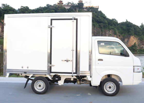 xe tải suzuki 700kg thùng kín composite