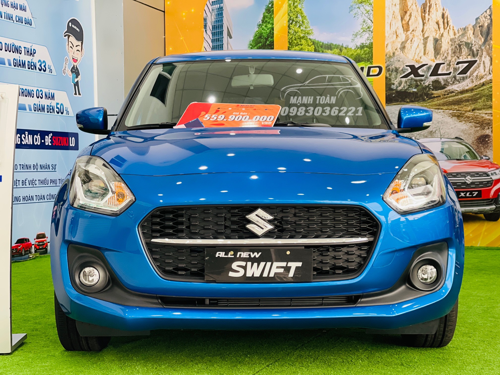 Nhìn trực diện, đầu xe Suzuki Swift 2023 thu hút bởi lưới tản nhiệt hình lục giác mở rộng
